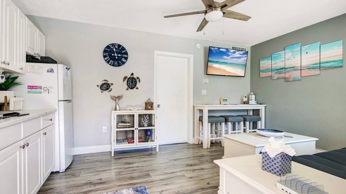 Bay Esplanade Condo | King Suite Condo with bath