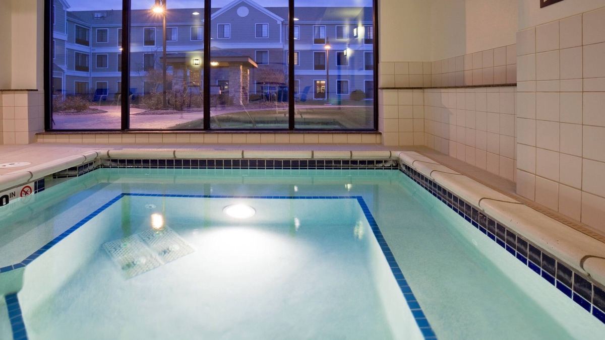 Oconomowoc Condo | King Suite. Free Breakfast. Pool. Gym. Near Aurora Medical Center!