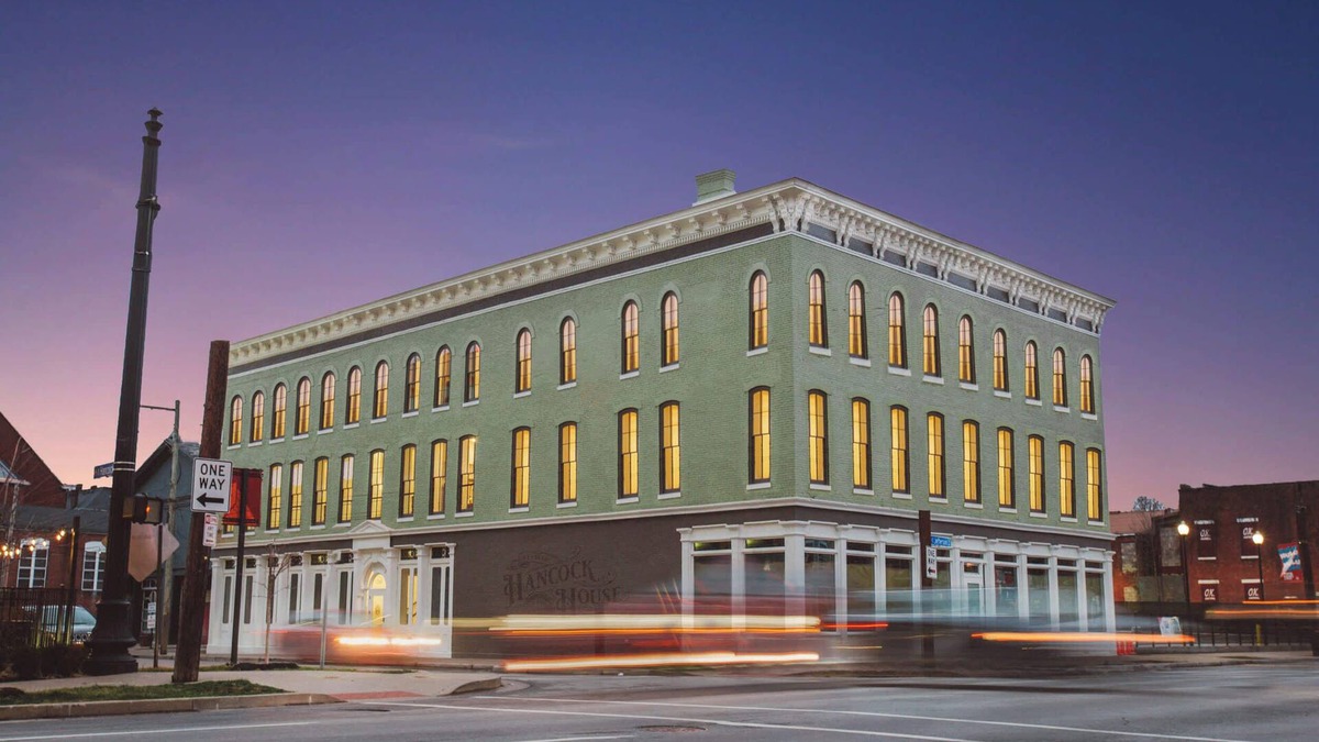 Phoenix Hill Apartment | King Suite - Hancock House Louisville