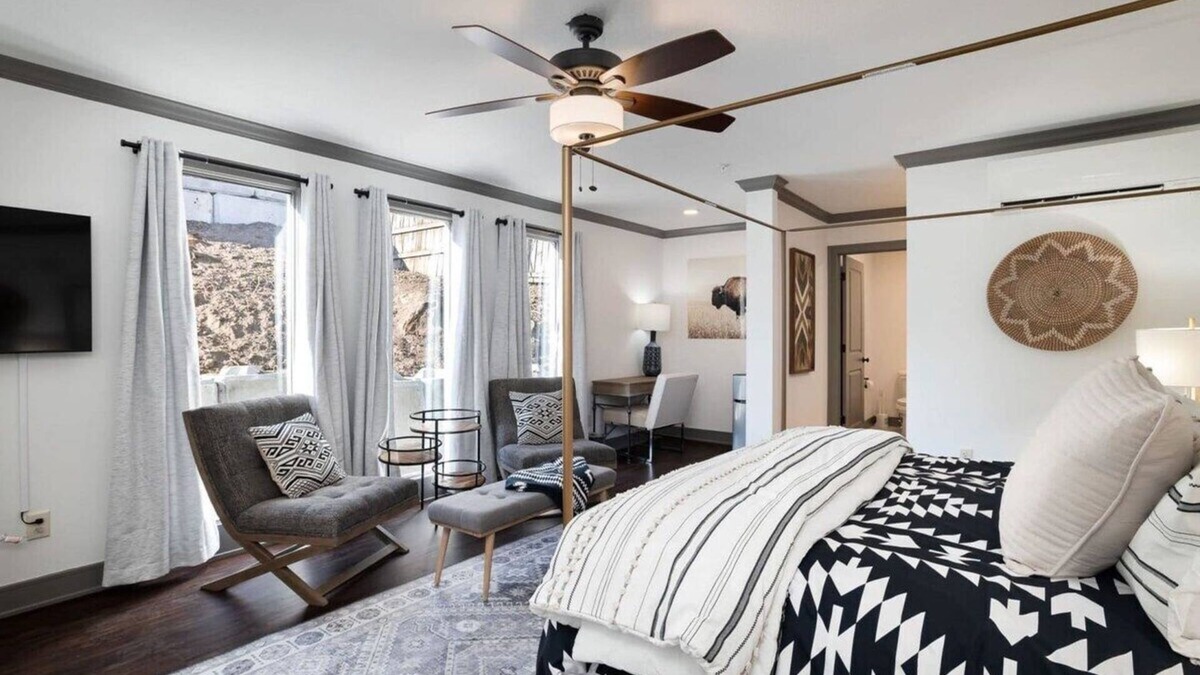 Parkville Apartment | King Suite on Main Shops&Eats Parkville