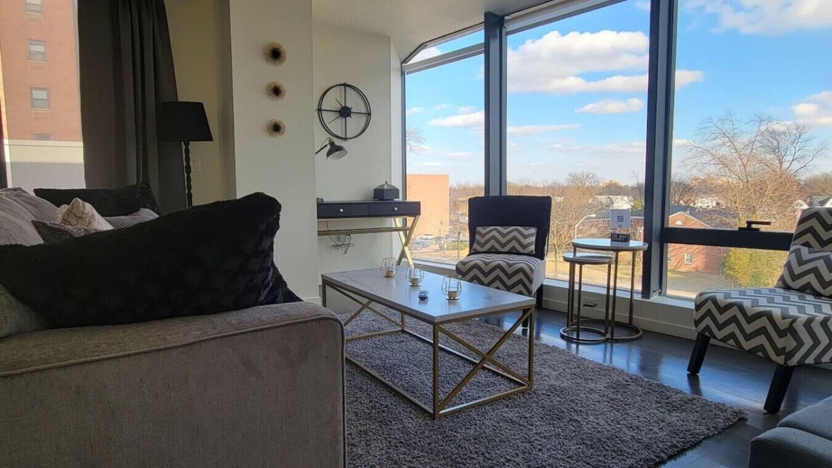 Orange Apartment | King Suite-private patio-close to NJPAC Prudential