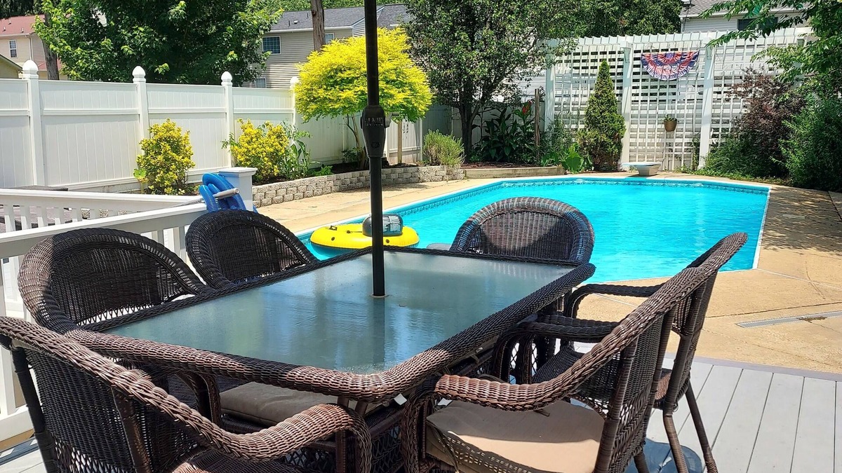 Smithfield House | King Suite Retreat with private Pool cottage home Smithfield Virginia