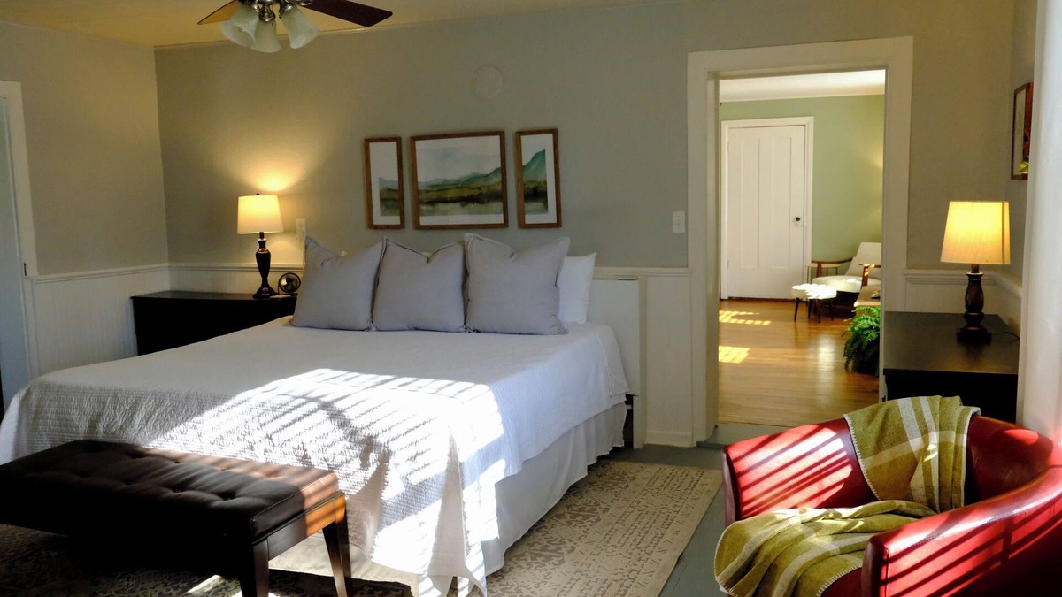 Palmyra Apartment | King Suite Sanctuary: Historic Main Street Charm in Downtown Palmyra