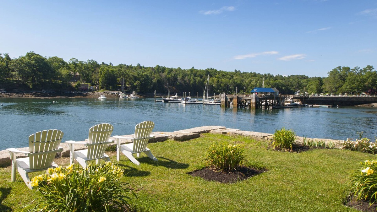 Portland Hotel | King Suite with Kitchenette & Balcony on Great Diamond Island