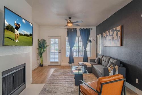 North Scottsdale Apartment | KingBed Golf Pickleball Pool Hot Tub Parking