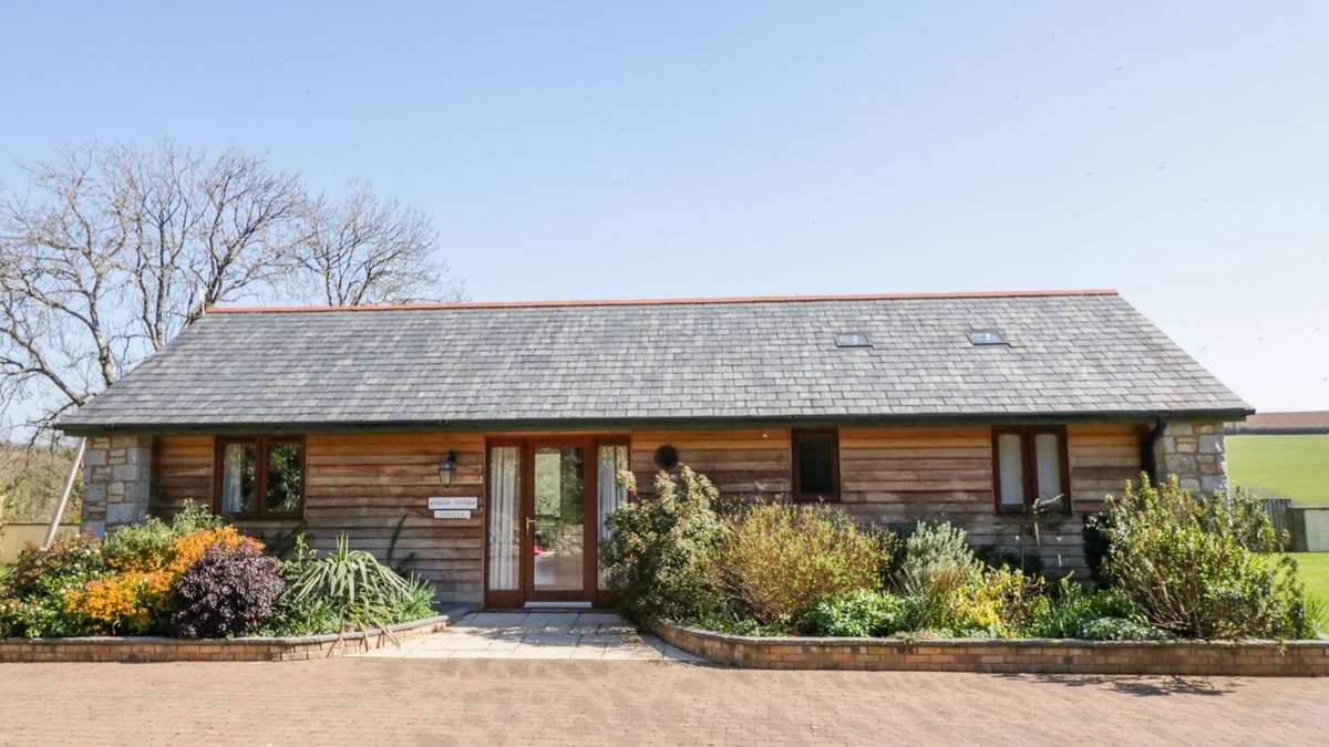 St. Columb Major Cottage | KINGCUP COTTAGE, family friendly, with a garden in St Columb Major