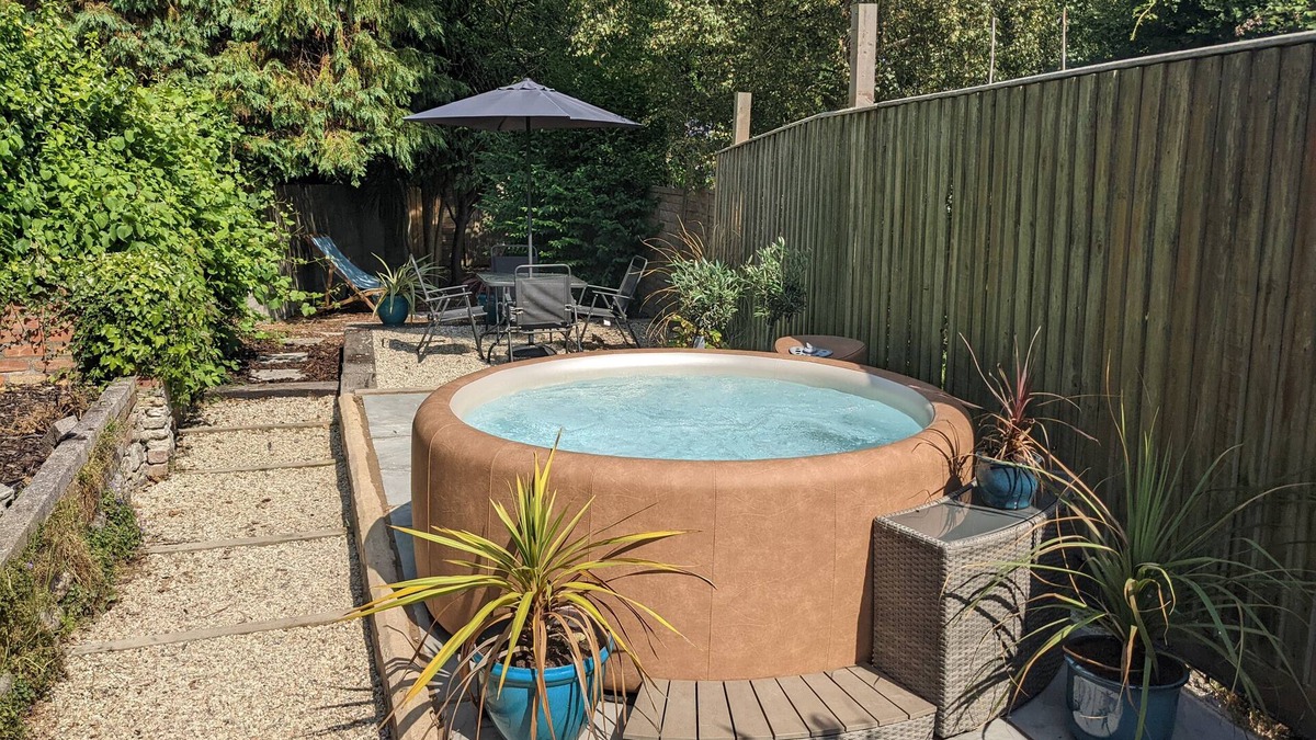 Wyke Regis House | KINGESWIC COTTAGE, pet friendly, country holiday cottage in Weymouth