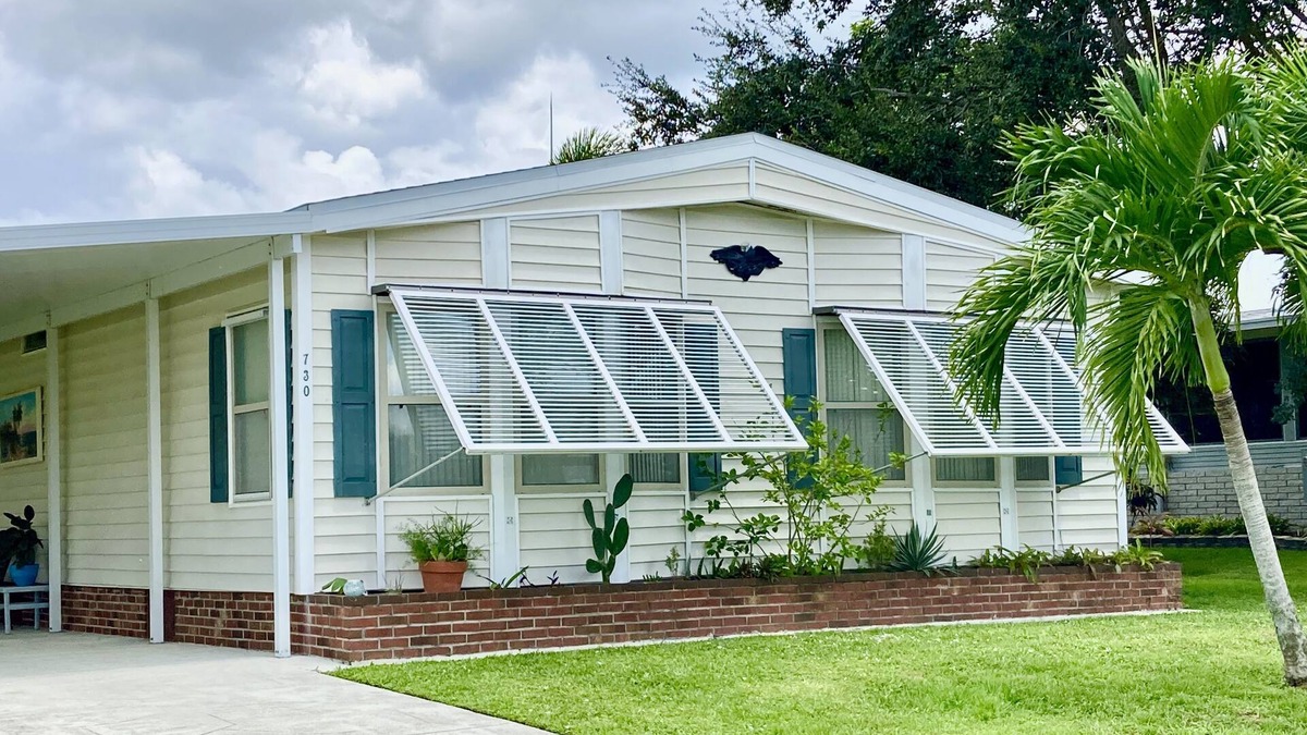 Charlotte Park House | Kingfish Waterfront Canal Retreat