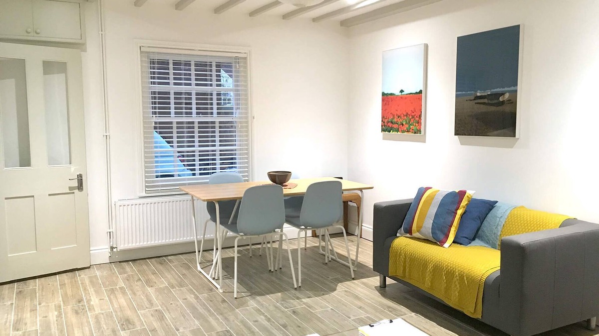 Martlesham Heath House | Kingfisher Cottage - a perfect place to stay