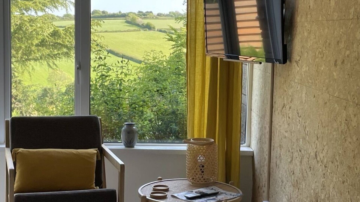 Lynton House | Kingfisher Cottage, beautiful getaway with stunning views