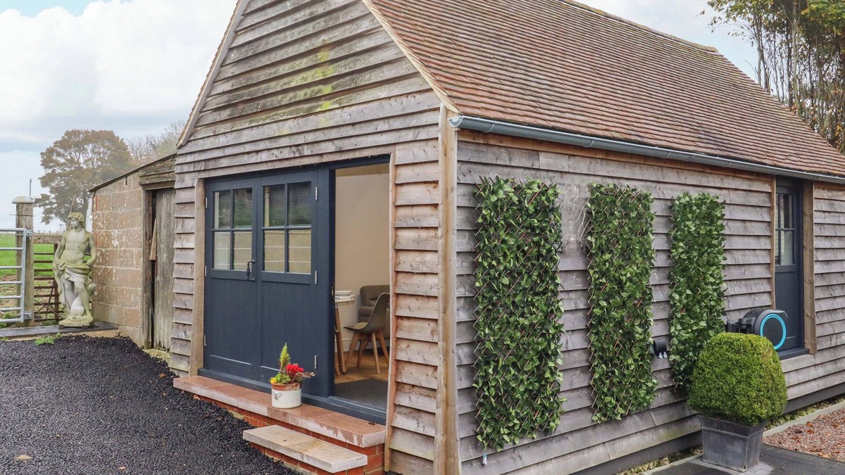 Etchinghill Cottage | KINGFISHER COTTAGE, pet friendly, with a garden in Lyminge