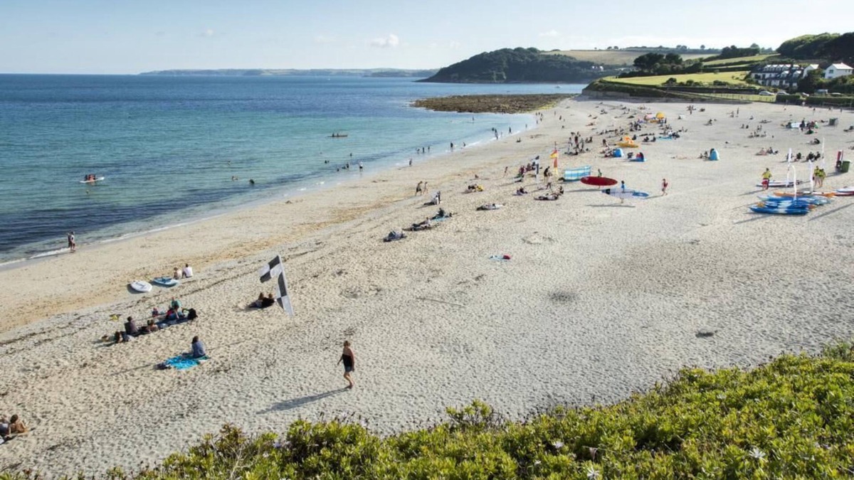 Falmouth House | Kingfisher Cottage Pendra Loweth Falmouth 2 min drive to beach, enclosed garden.
