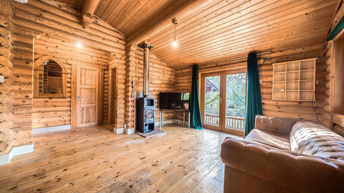 Bedford Cabin | Kingfisher Lodge and mooring on the River Ouse