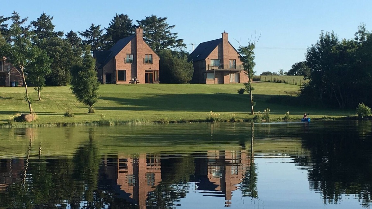 Enniskillen House | Kingfisher Lodge gives guests direct access to Lough Erne and private jetty.