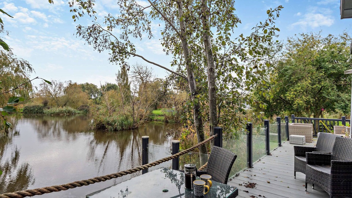 Welney House | Kingfisher Lodge - Three Bedroom House, Sleeps 4