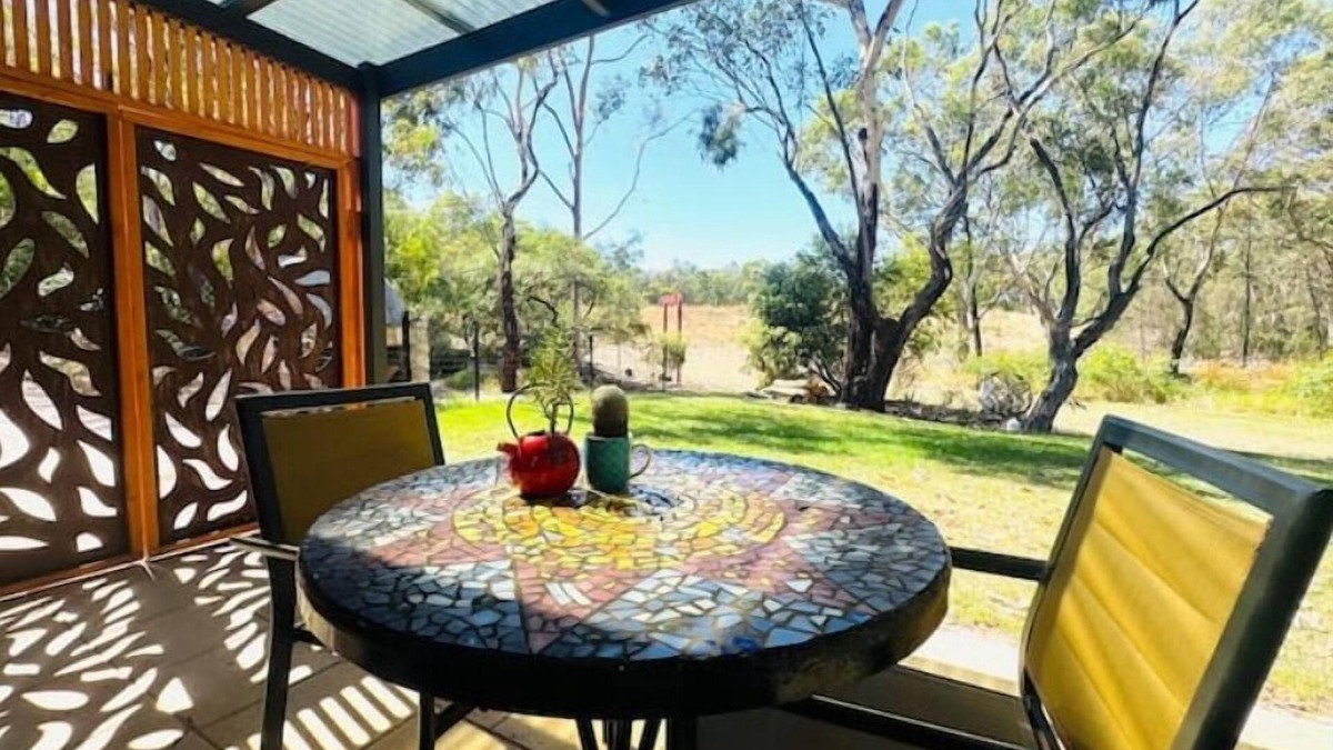 Glenrowan Apartment | Kingfisher Retreat: Twin-share or King bed option