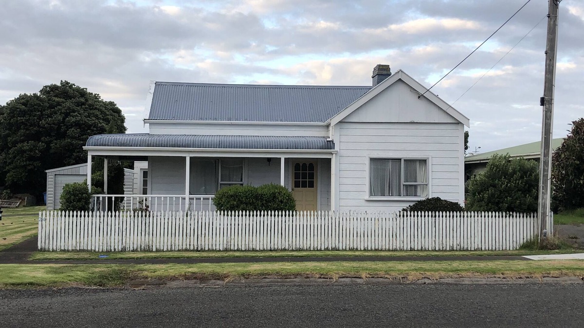 Opunake House | Kings Cottage in Opunake