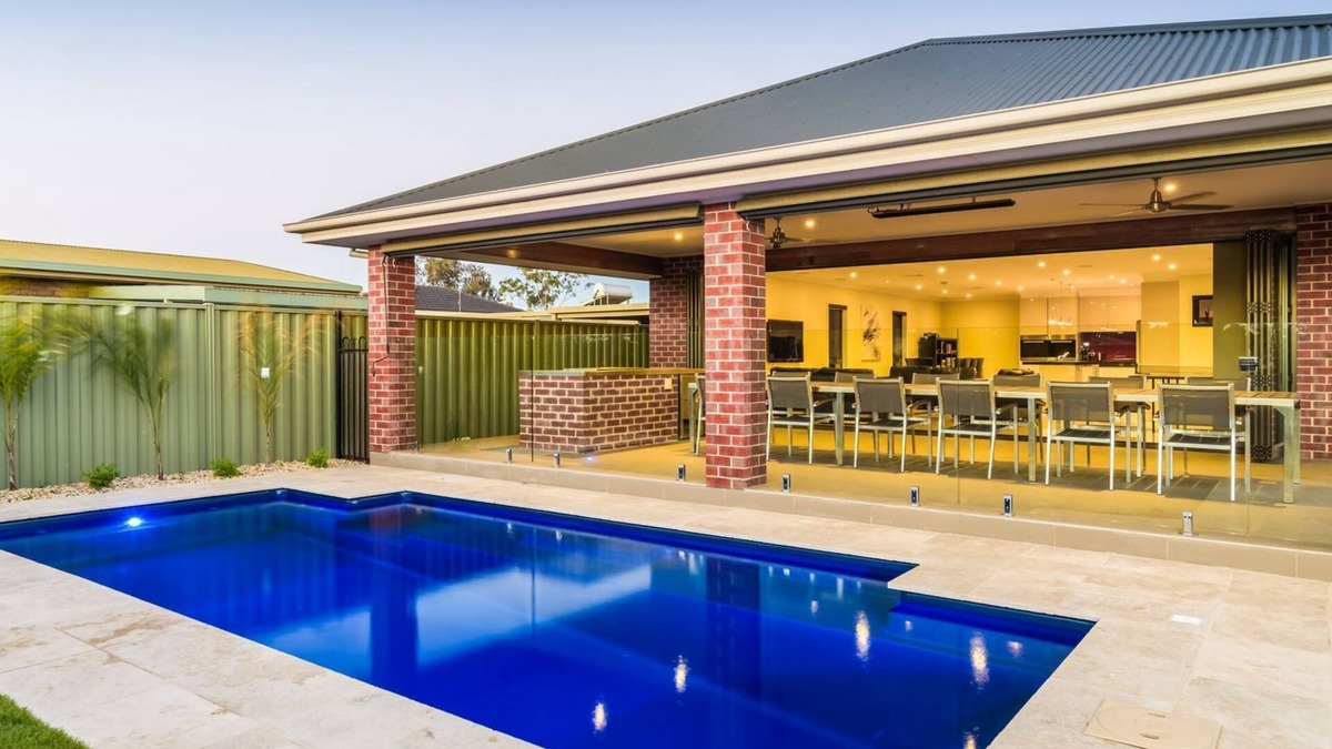 Yarrawonga House | Kings House - SOLAR POOL! *FREE weeknight June-Aug for Fri/Sat booking! Enquire!