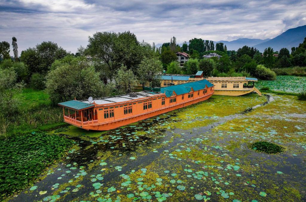 Nagin Bagh Hotel | Kings Houseboats