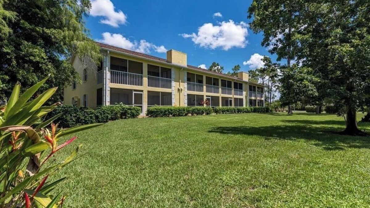 Kings Lake Condo | Kings Lake Condo close to beach