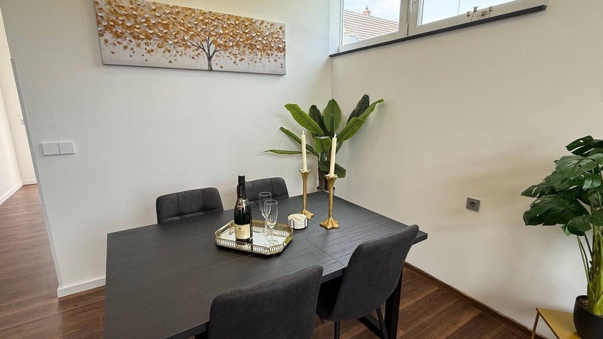 Dudenhofen Apartment | Kings & Queens - 2 bedrooms - whirlpool - garden - barbecue - parking lot