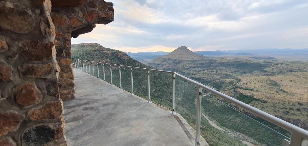 Maletswai Villa | Kings View Cave