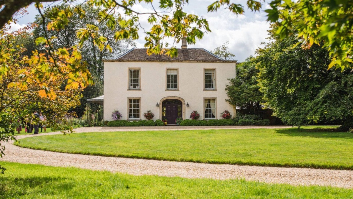 Kingscote House | Kingscote Park House - sleeps 19 guests in 9 bedrooms