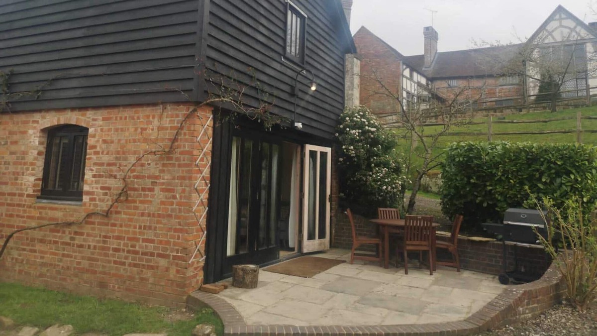 East Grinstead Cottage | Kingscote vineyard Coach House