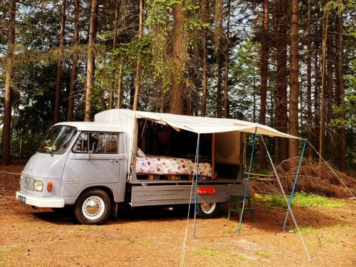 Kropswolde Other | Kingsize Bed on Wheels en Tiny Red House