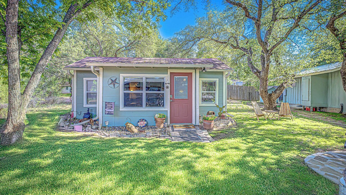 Kingsland House | Kingsland Duo – 2 Cottages in 1 w/Lakeview!