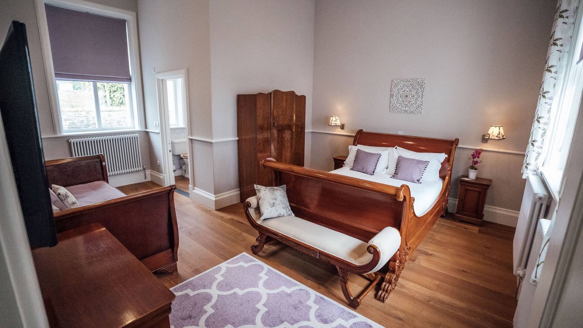 Littleham Apartment | Kingsley suite, Luxury pet-friendly family apartment within a stately home