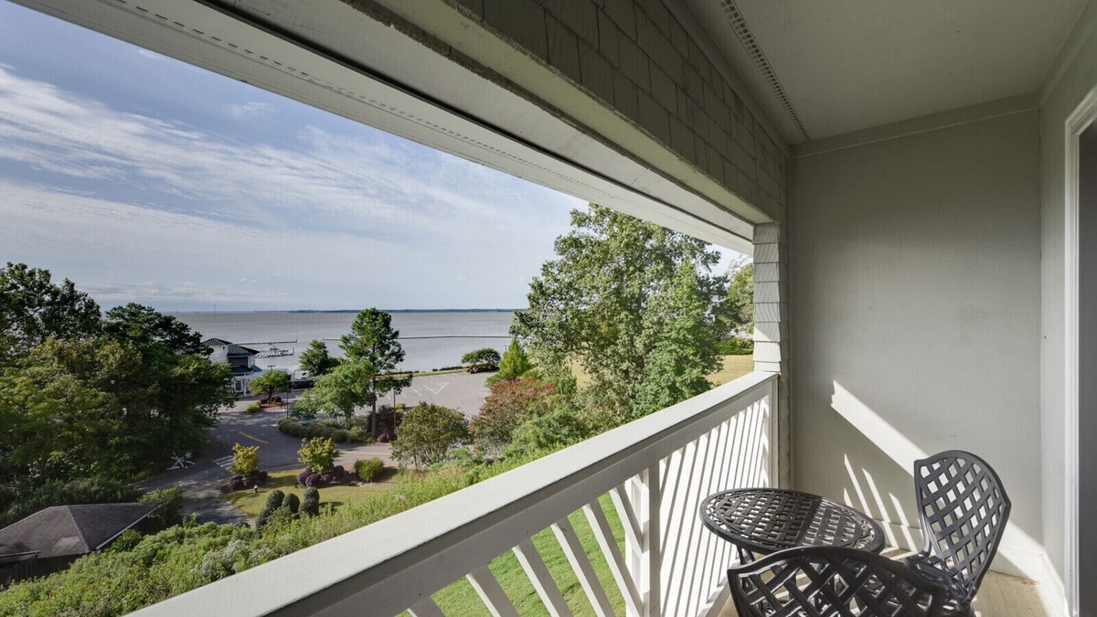Kingsmill Condo | Kingsmill Luxury - Sleeps 6 - Virginia's only AAA Four Diamond Condo Golf Resort
