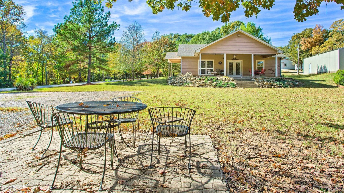 Kingston House | Kingston Home w/Patio < 4 Mi to Lake Texoma!
