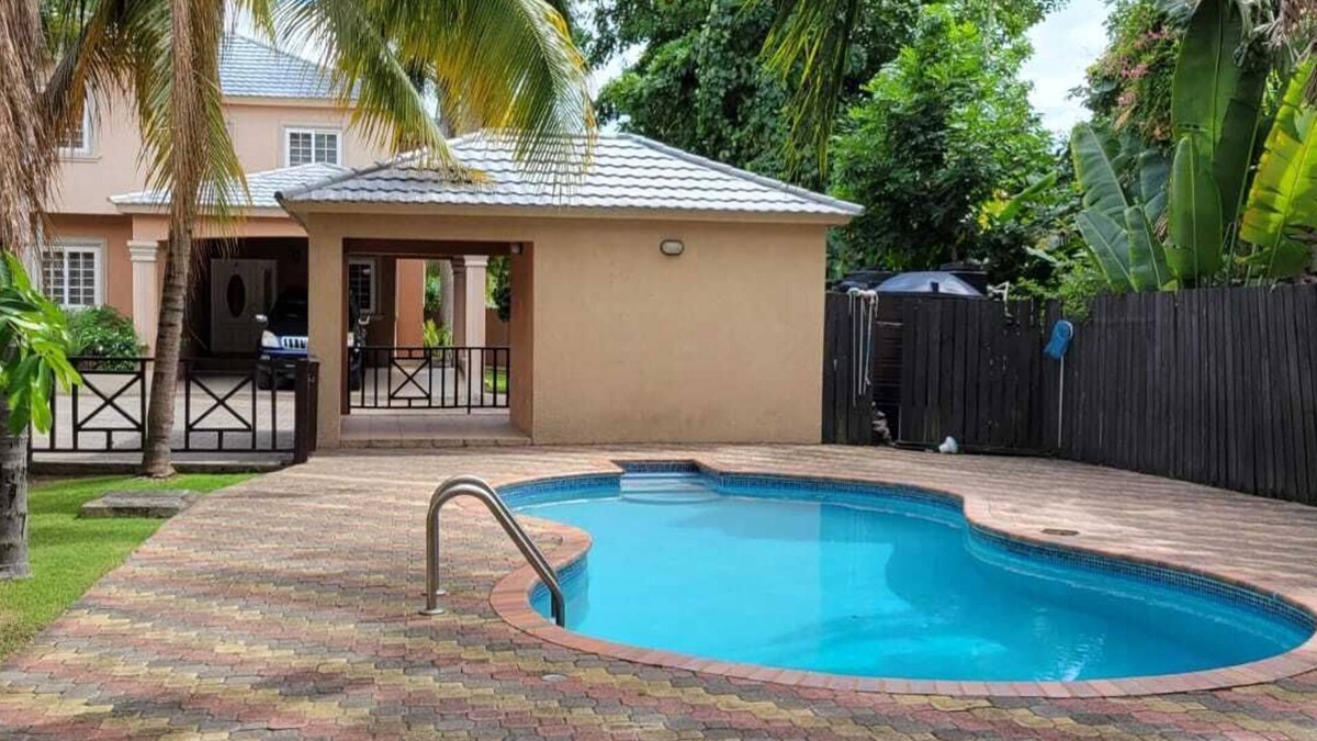 Norbrook Apartment | Kingston Paradise