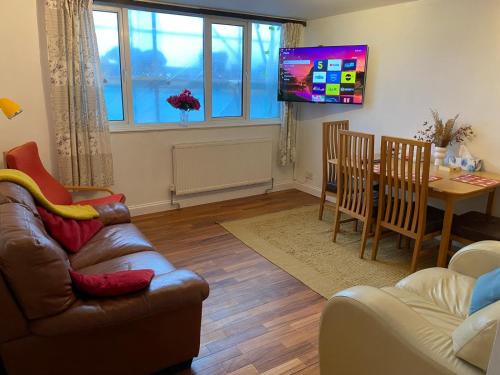 Coombe Hill Apartment | Kingston Upon Thames Stay