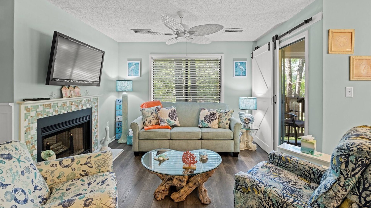 Arcadian Shores Villa | Kingston WHP 18C 1st floor Villa w/pool/beach