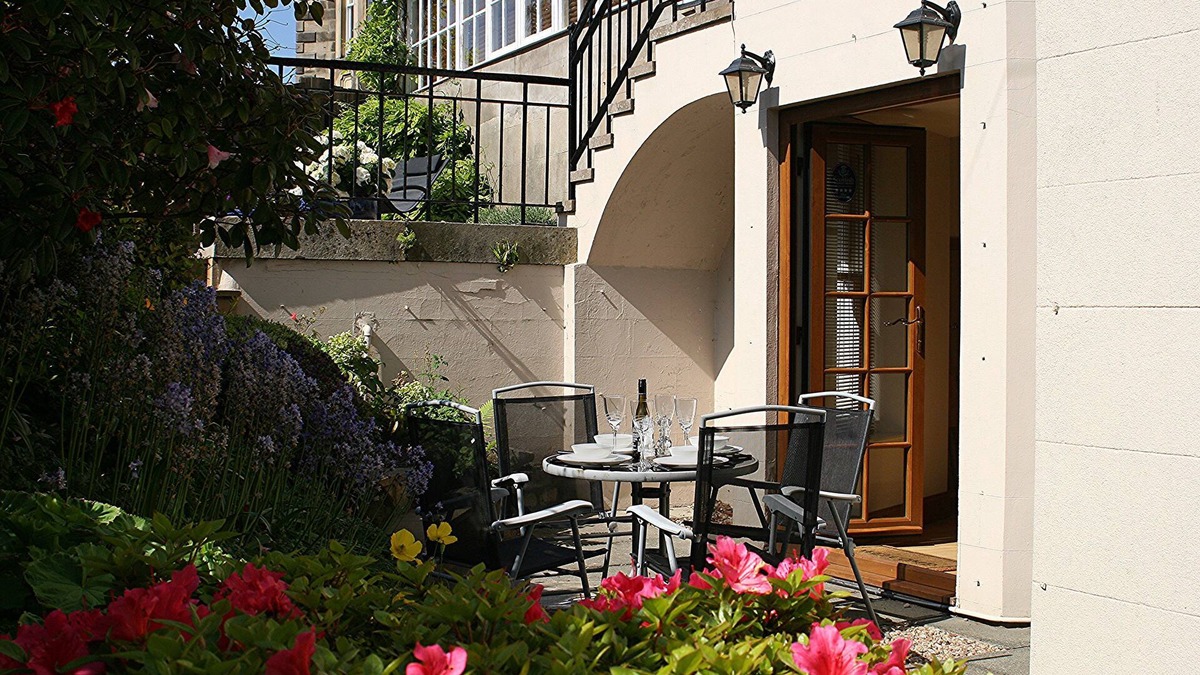 Stirling Apartment | Kingsview Apartment - an apartment that sleeps 5 guests in 2 bedrooms