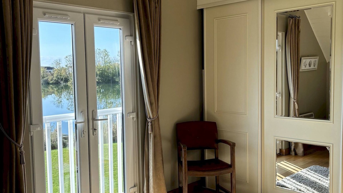 South Cerney Ski Chalet | Kinsale Lodge · Cotswolds Lakeside - Spring Lake