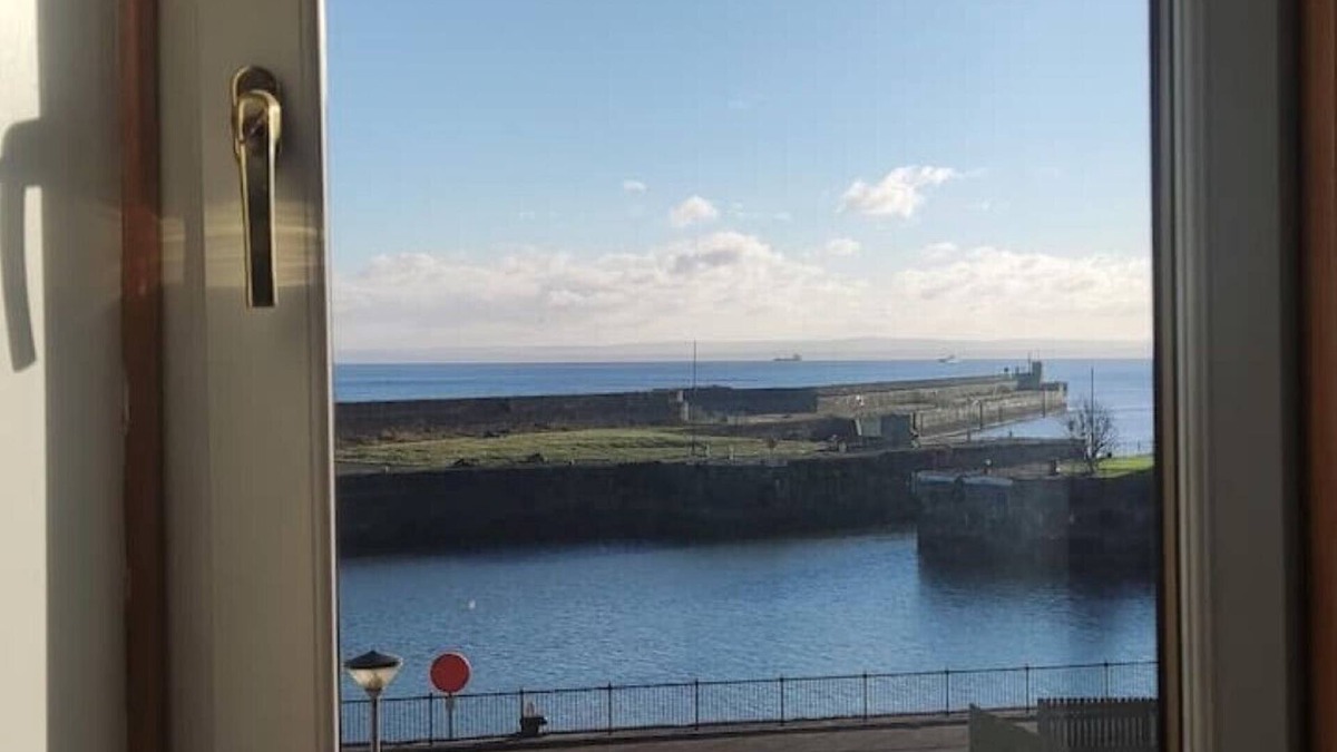 Kirkcaldy Apartment | Kirkcaldy, Fife Lovely 2 Bedroom Flat Sea View
