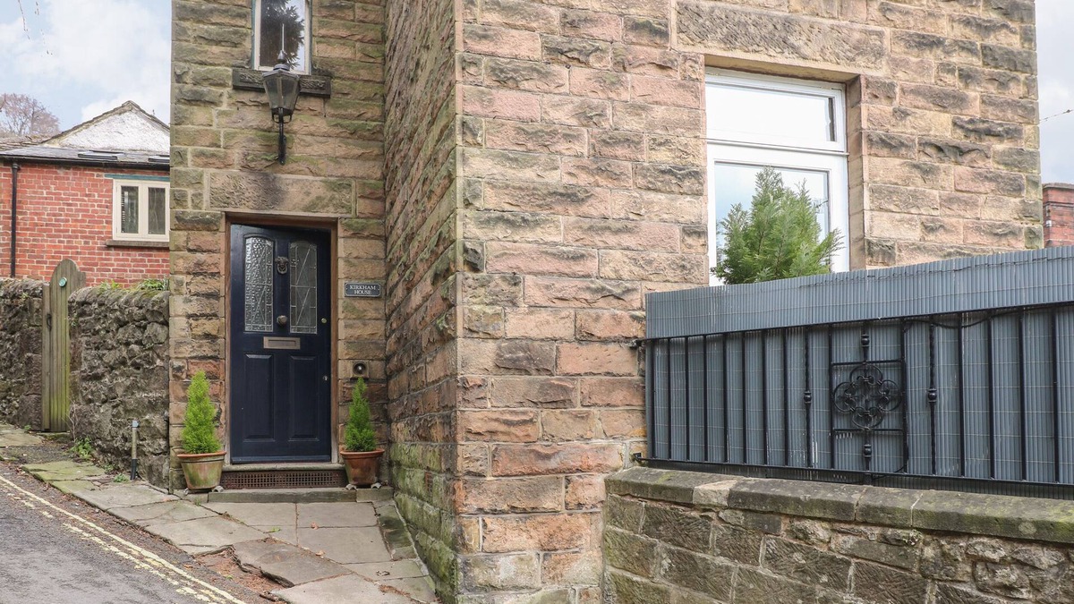 Matlock Bath Cottage | KIRKHAM HOUSE, pet friendly, with hot tub in Matlock Bath