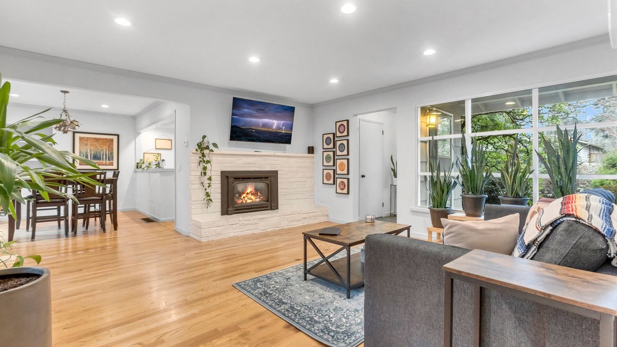 North Rose Hill House | Kirkland Luxury Getaway with Backyard & Workspace!