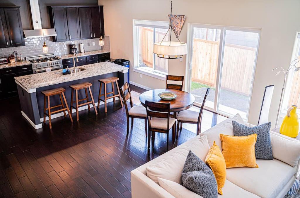 North Rose Hill House | Kirkland Luxury Tranquil Retreat 7BR w Office