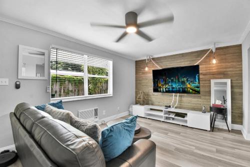 River Oaks Apartment | Kismet Haven