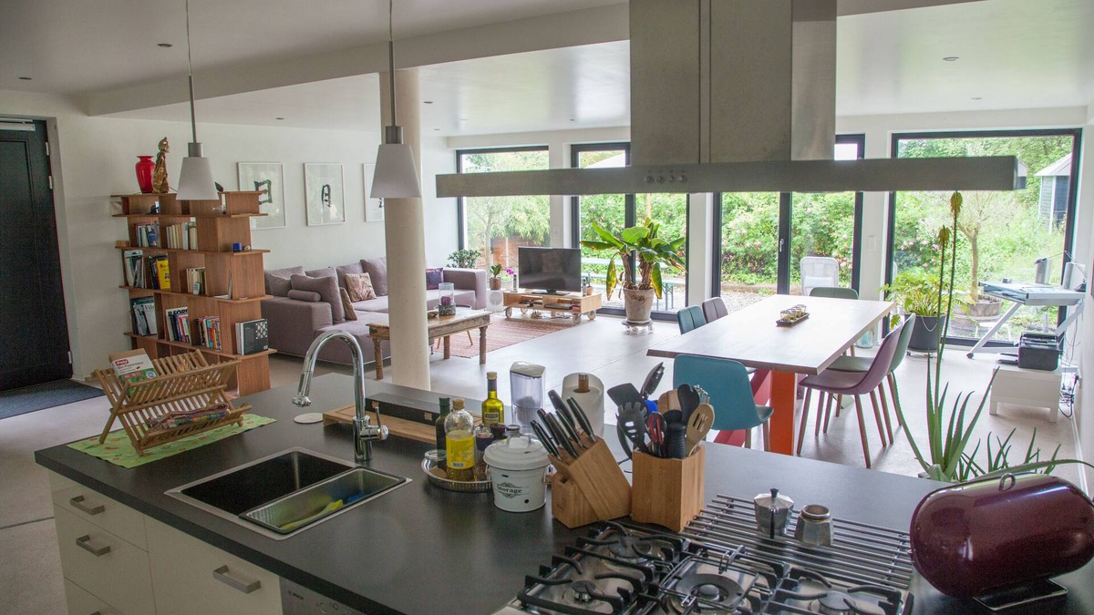 Holzhausen Apartment | Kitchen with gas stove, own barbecue area with a small garden, king-size beds