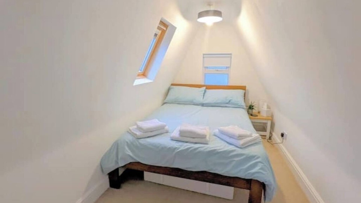 Brixton Hill House | Kitchenette studio with Netflix TV and double sofa bed