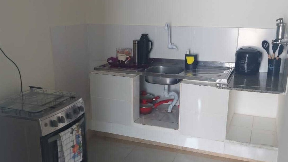 Cocal House | Kitinete Perto da Praia. 100 Reais Diaria. Internet e Fogão e Cama Casal.tv