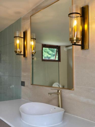 San Kamphaeng House | Kitiyara Lakeside Pool Villa