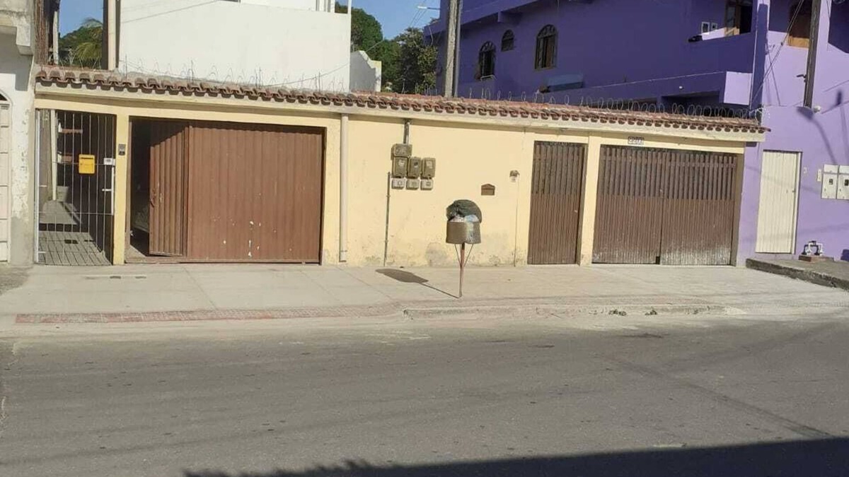 Bairro das Laranjeiras Apartment | Kitnet Branca, Pertinho da Praia e com Muita paz e Sôssego. Vem Conferir