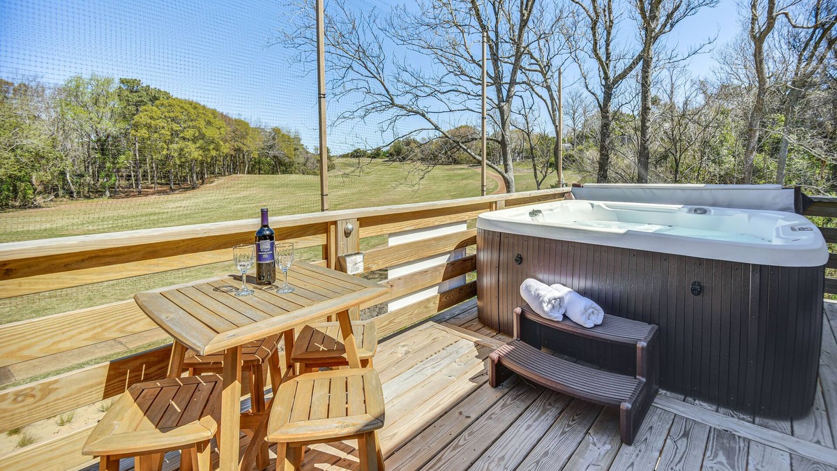 Sea Scape Apartment | Kitty Hawk Apartment w/Hot Tub - 1 Mi to Beach!