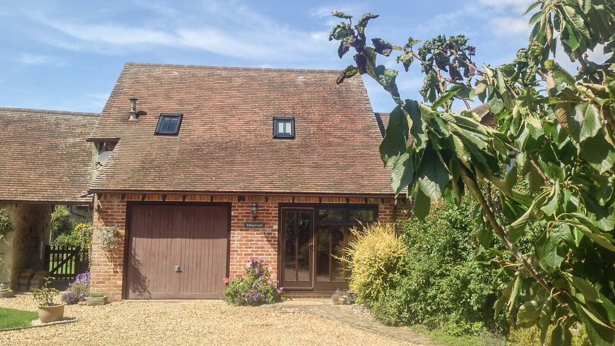 Godshill Cottage | KITTY'S LOFT, family friendly, character holiday cottage in Godshill